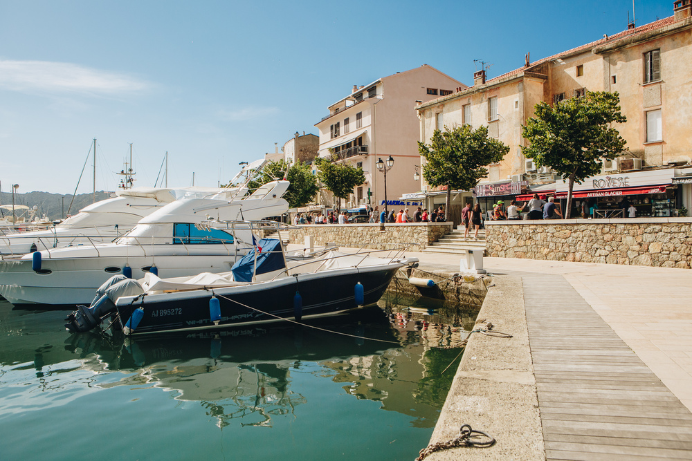 Résidence de tourisme San Roccu en Corse près du port de plaisance de Saint-Florent